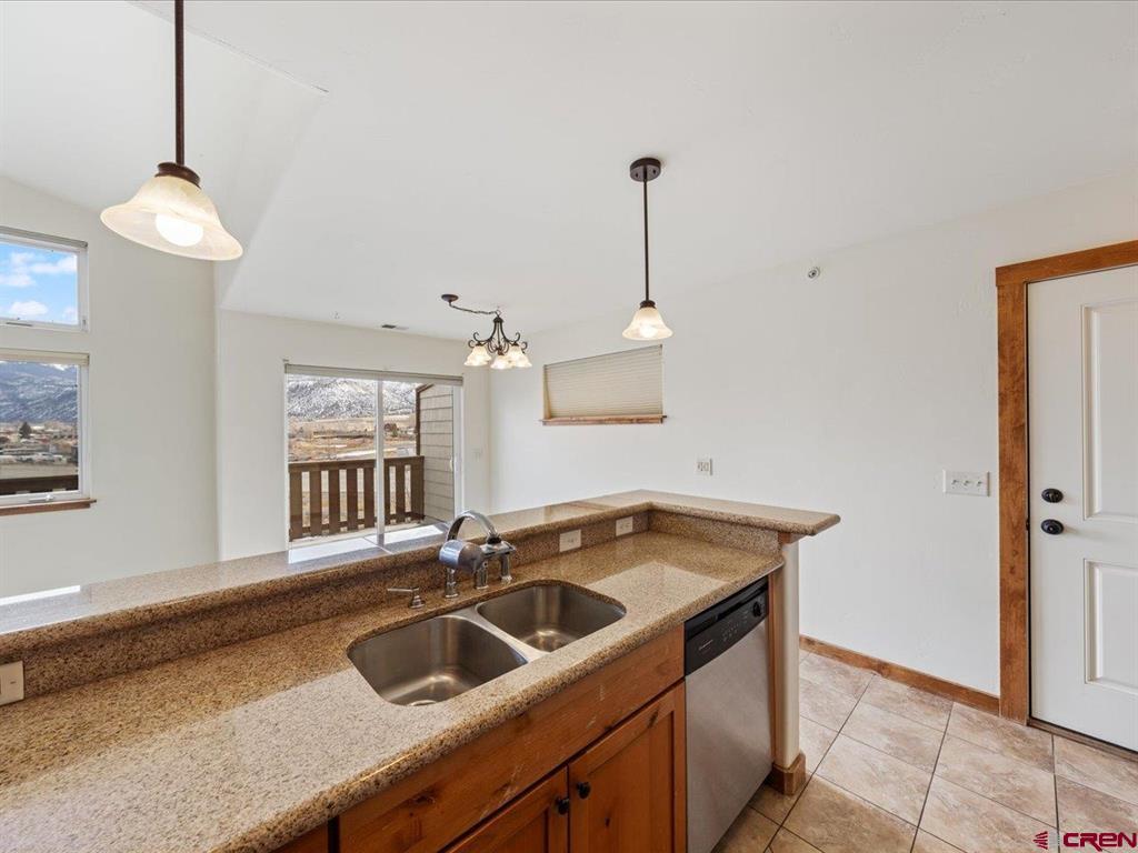 550 Redcliff Circle Property Photo 5