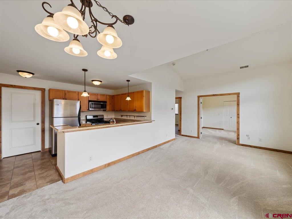 550 Redcliff Circle Property Photo 8
