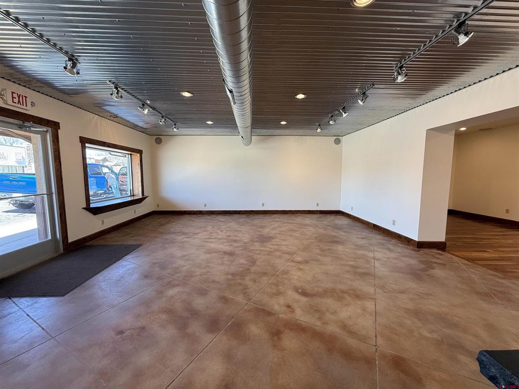 475 Main Street Property Photo 6