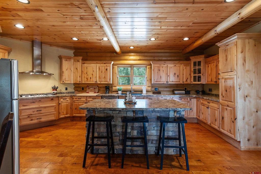 640 Clear View Road Property Photo 2