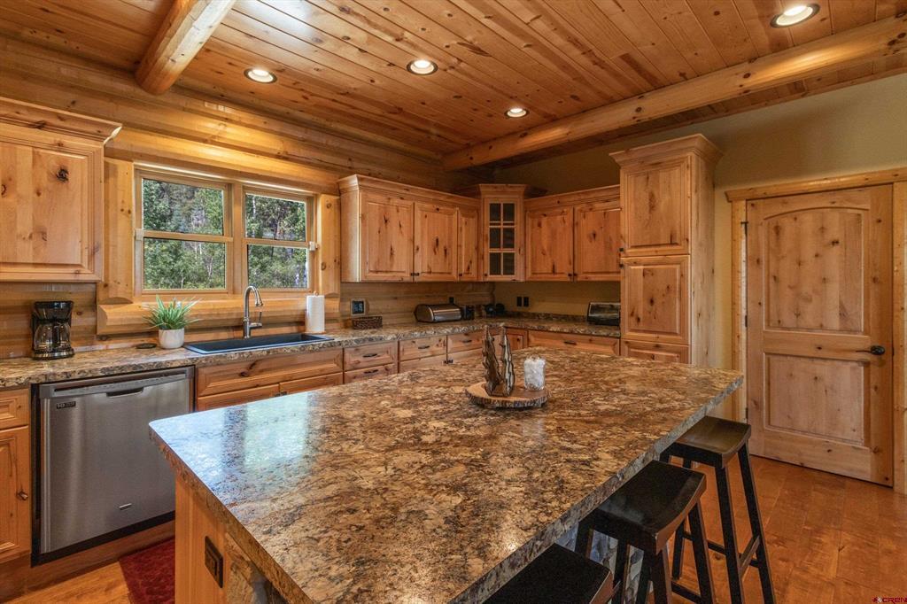 640 Clear View Road Property Photo 4