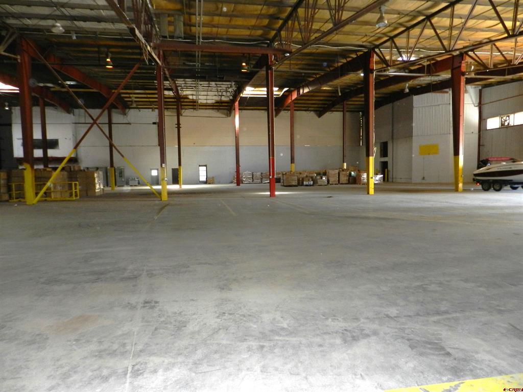 2520 N River Road Property Photo 8
