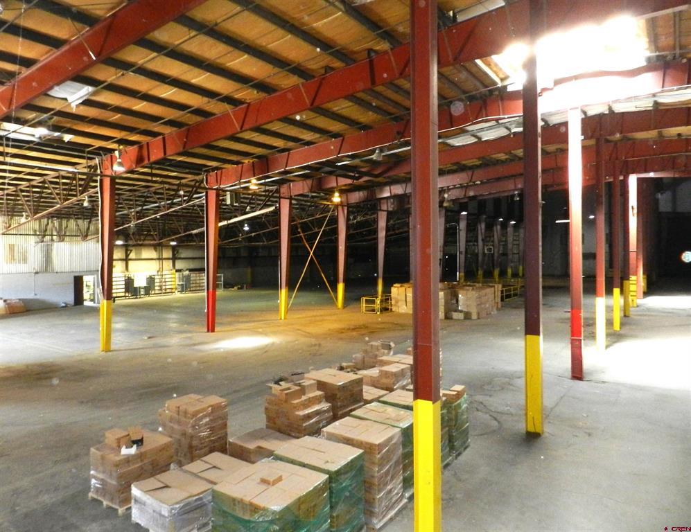 2520 N River Road Property Photo 11