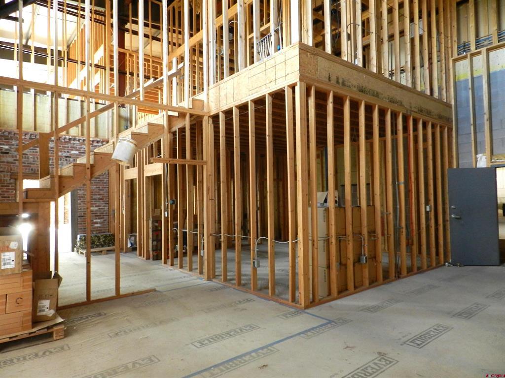 2520 N River Road Property Photo 15