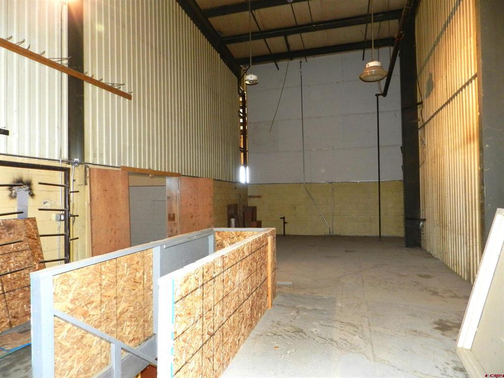 2520 N River Road Property Photo 18
