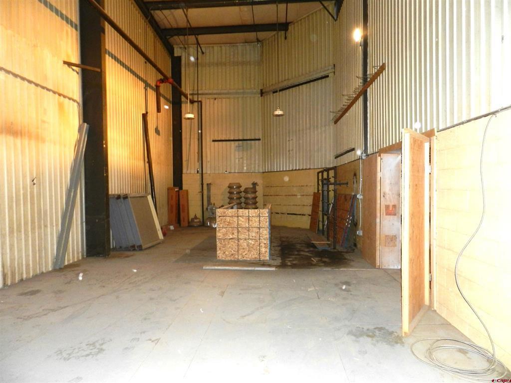 2520 N River Road Property Photo 19
