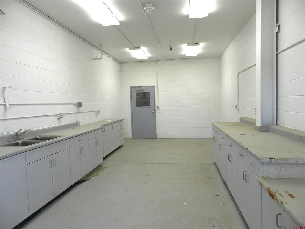 2520 N River Road Property Photo 21