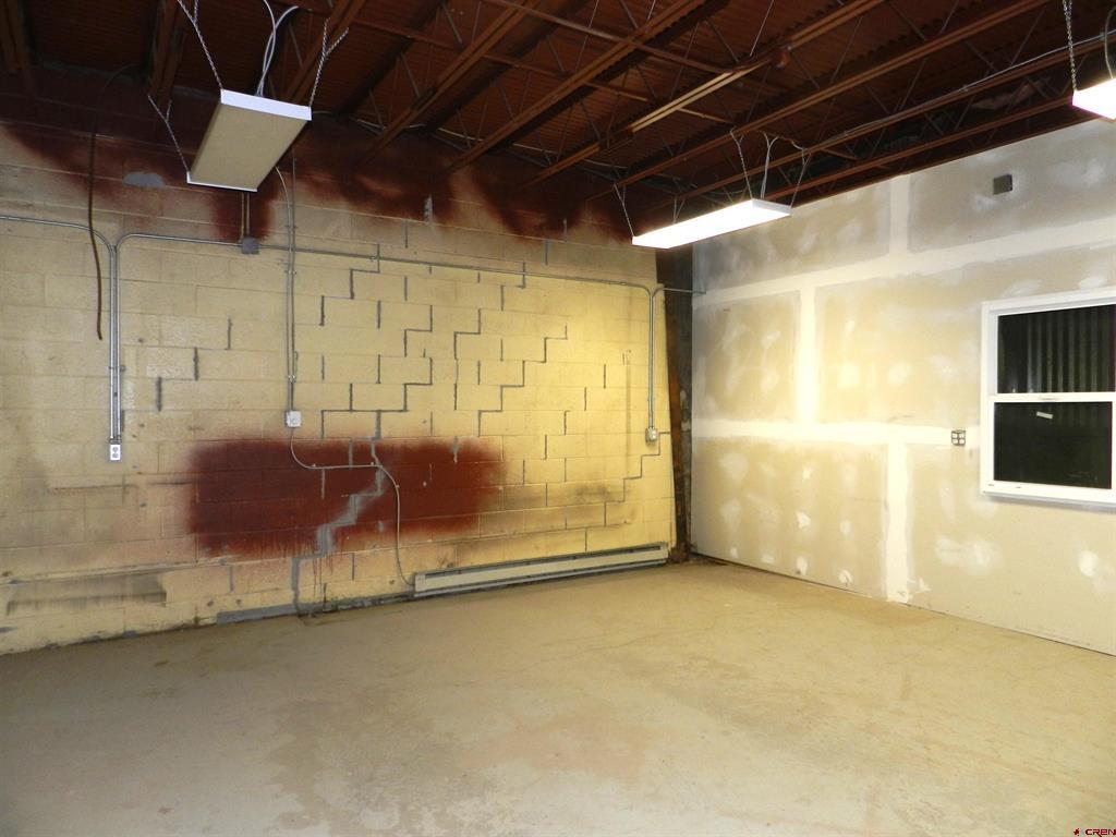 2520 N River Road Property Photo 23