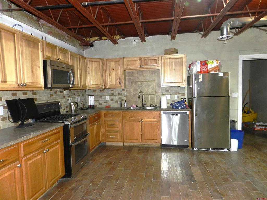 2520 N River Road Property Photo 30