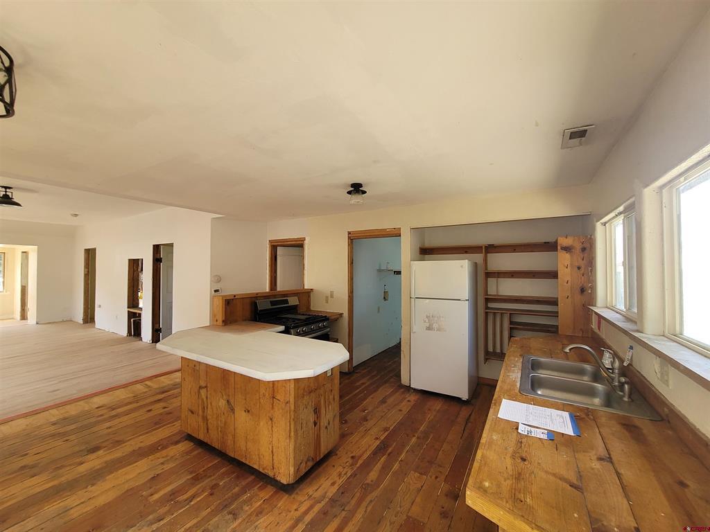 610 Browning Avenue Property Photo 13