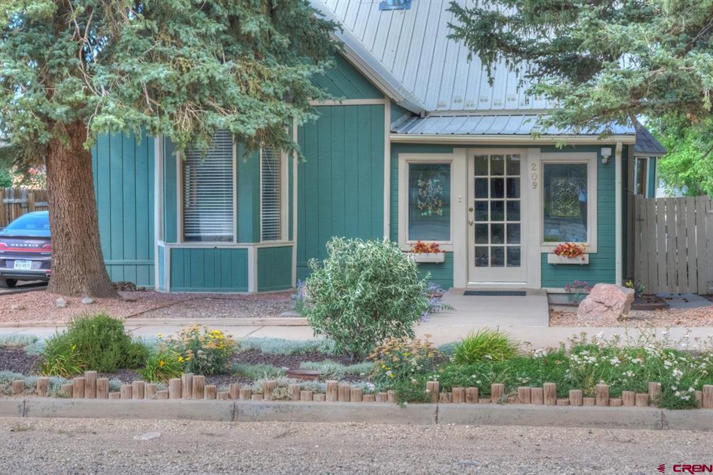 209 E Francisco Street Property Photo