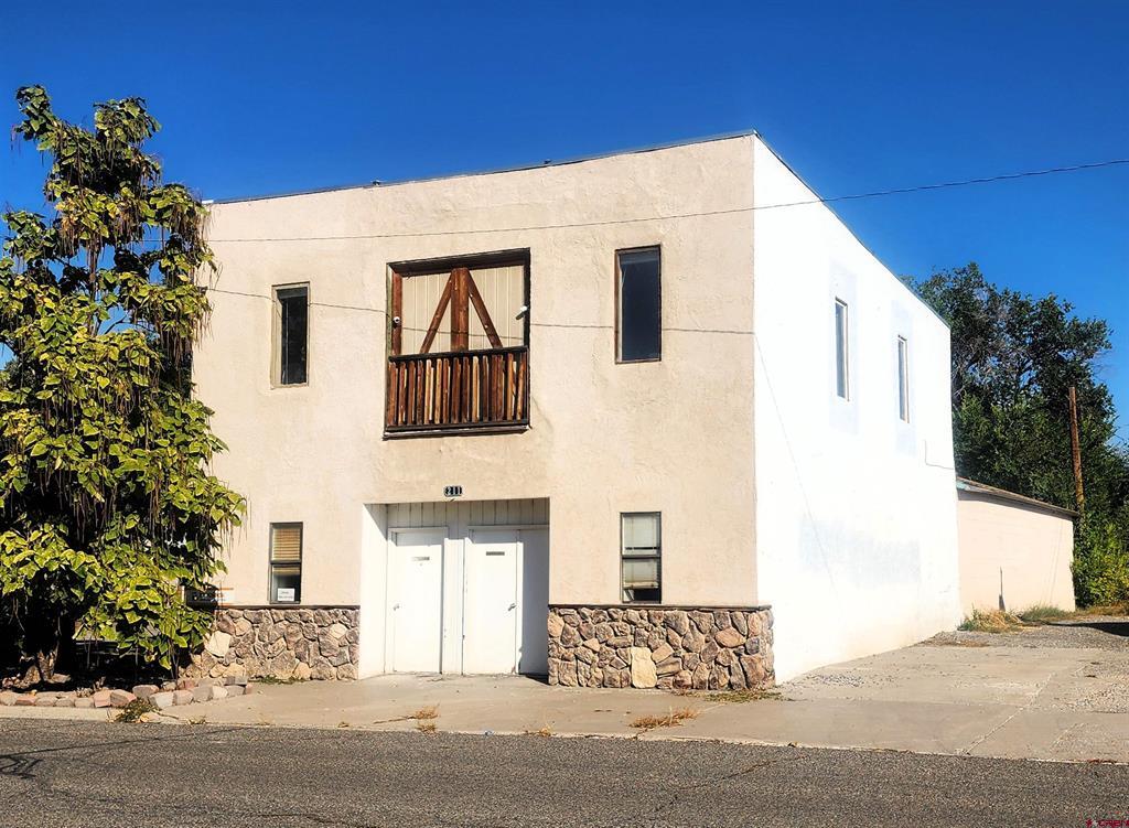 211 W 4th Street Property Photo