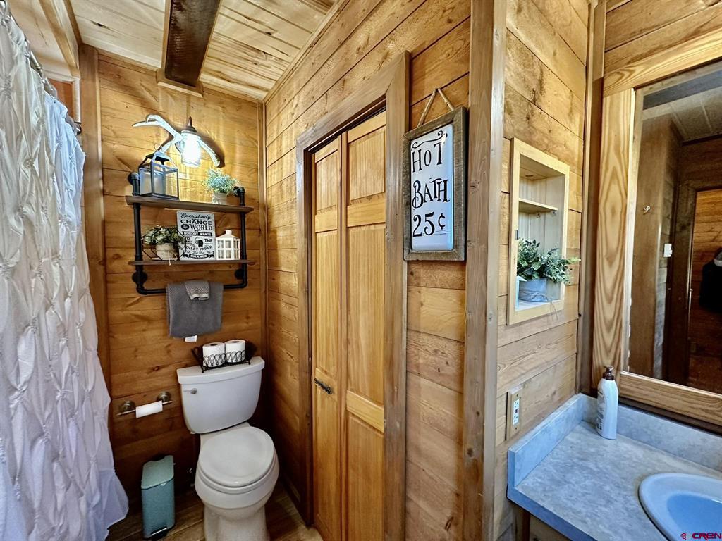 1425 N Highway 149 Property Photo 17