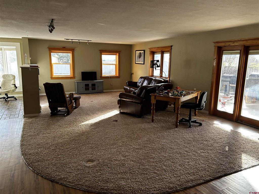 563 Pine Street Property Photo 3