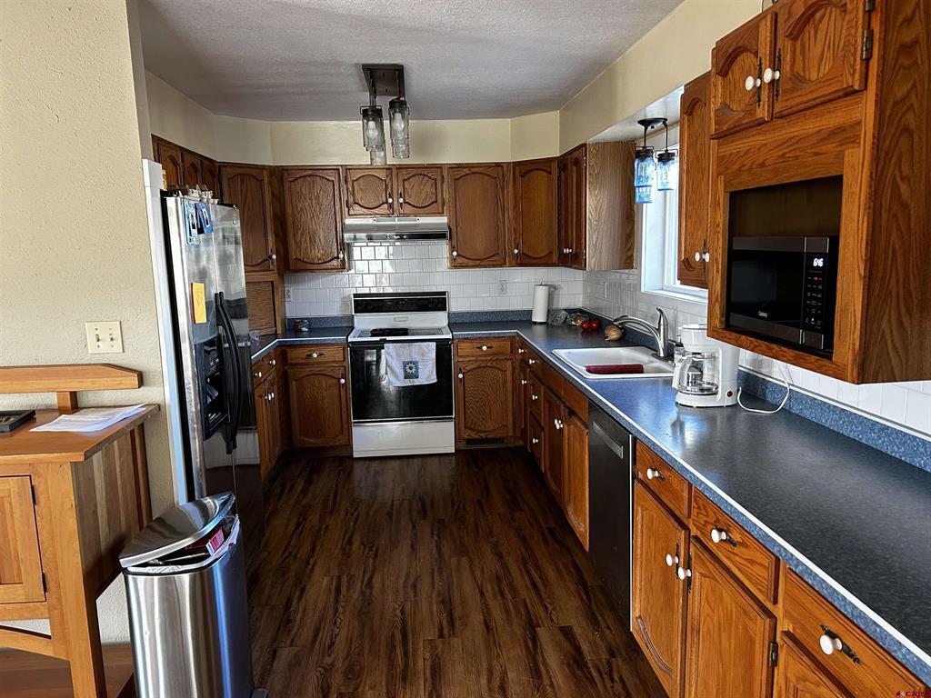 563 Pine Street Property Photo 6