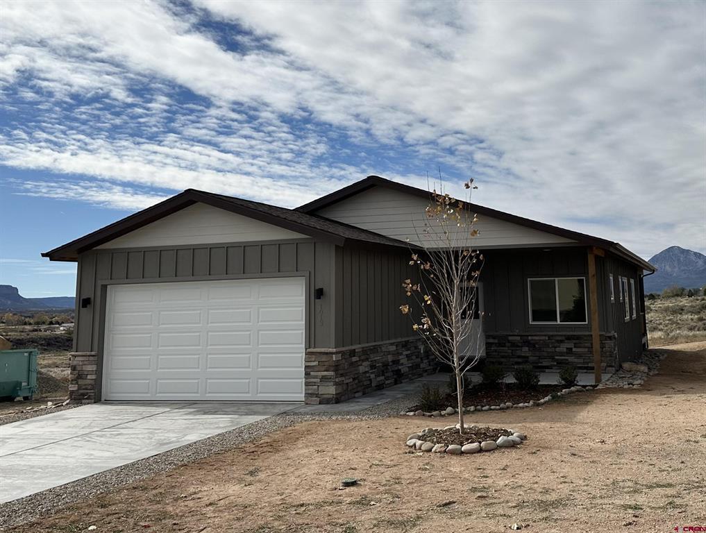 1013 Bluffs Boulevard Property Photo