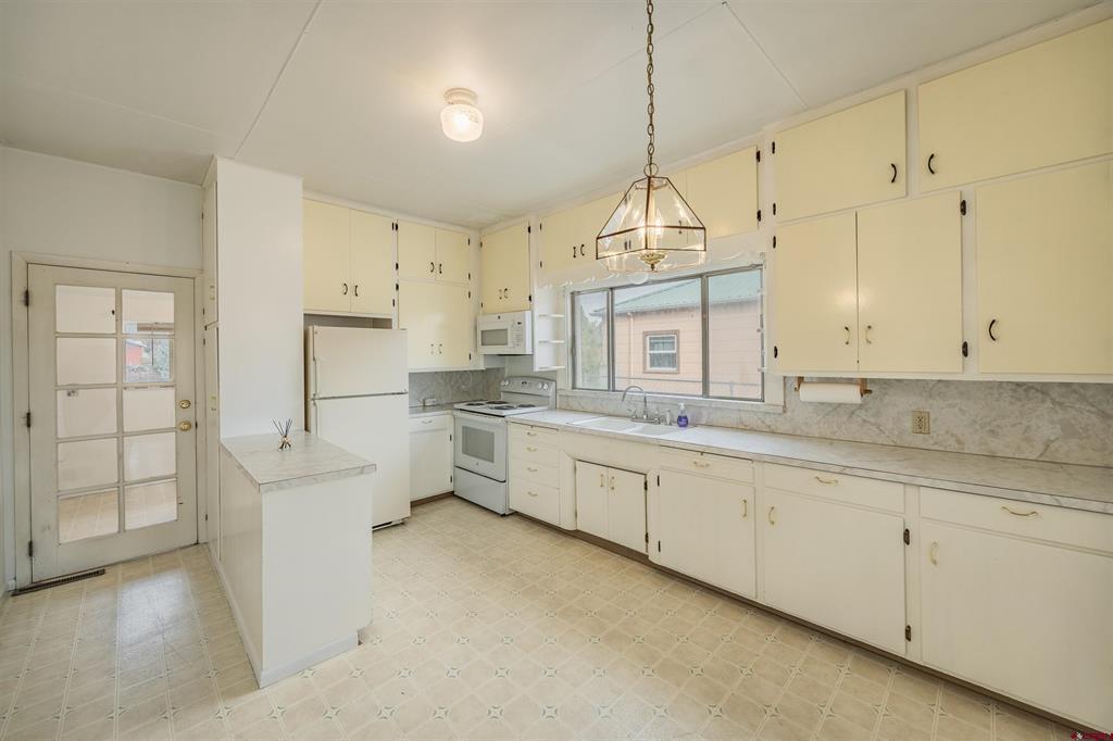 221 Leon Street Property Photo 10