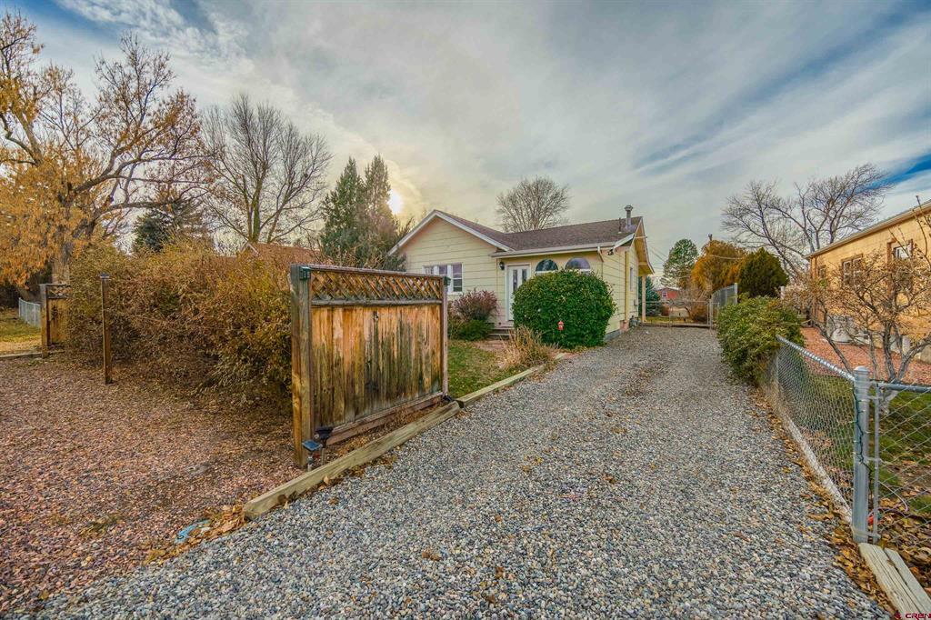 221 Leon Street Property Photo 27