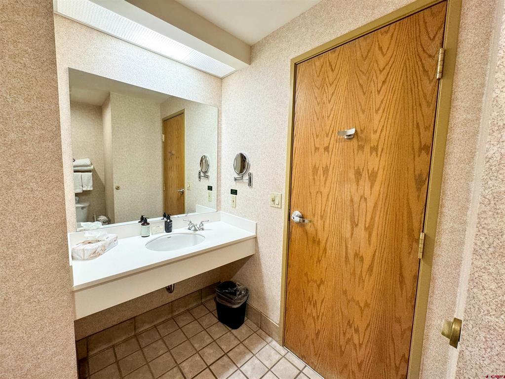 6 Emmons Road Property Photo 10