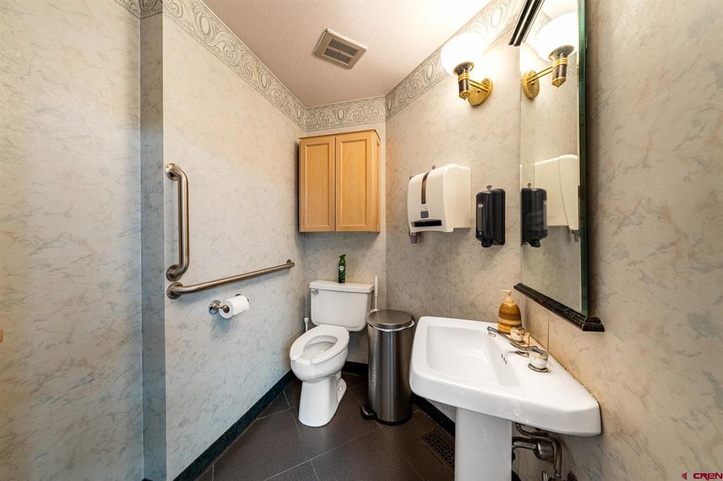 2323 W 2nd Avenue Property Photo 19
