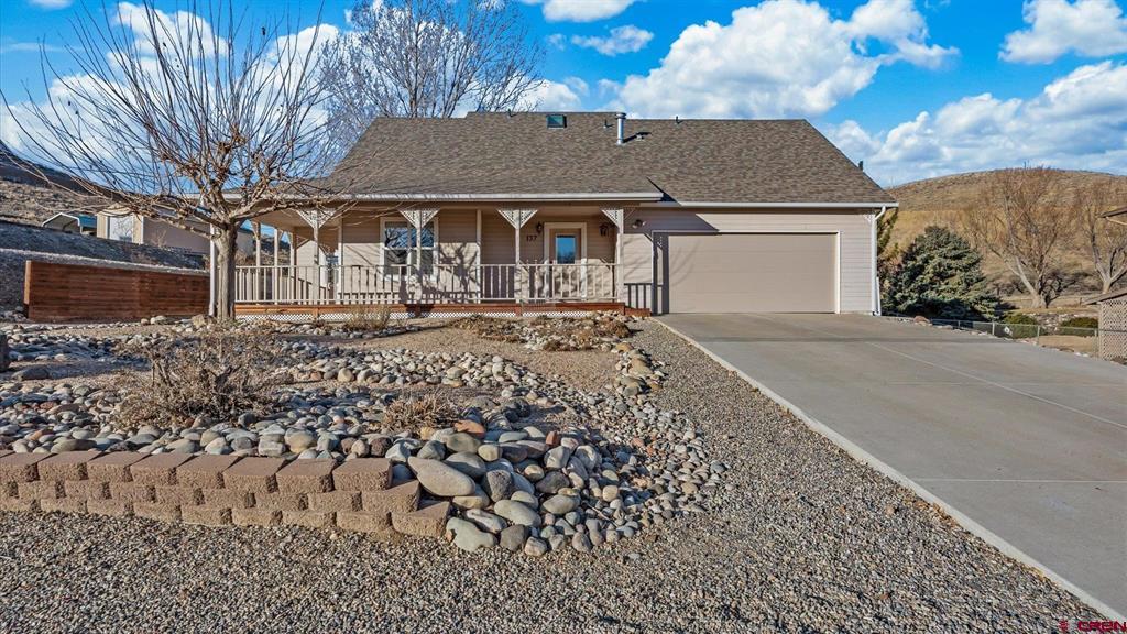137 29 Road Property Photo