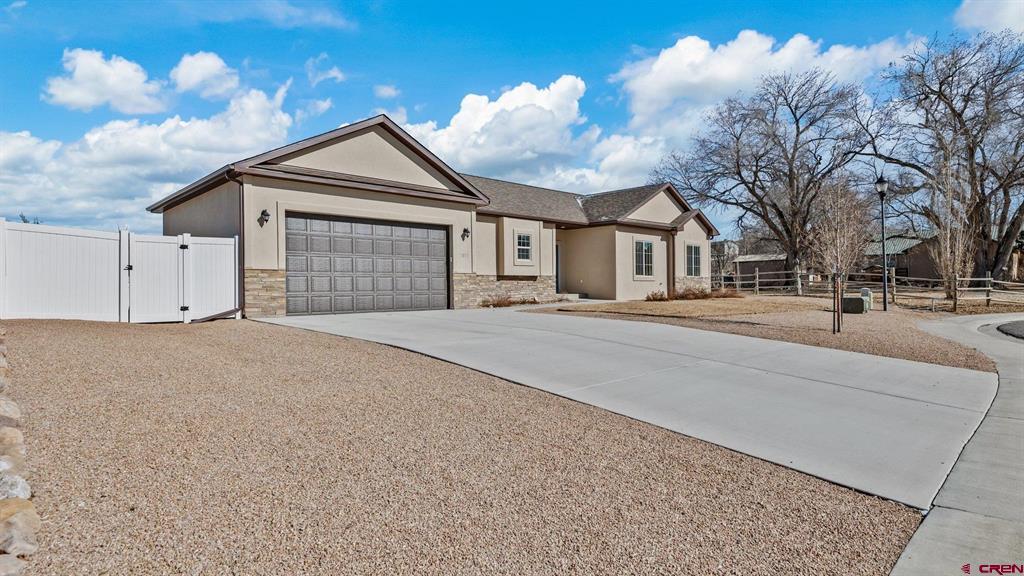 1813 Moonlight Drive Property Photo 2