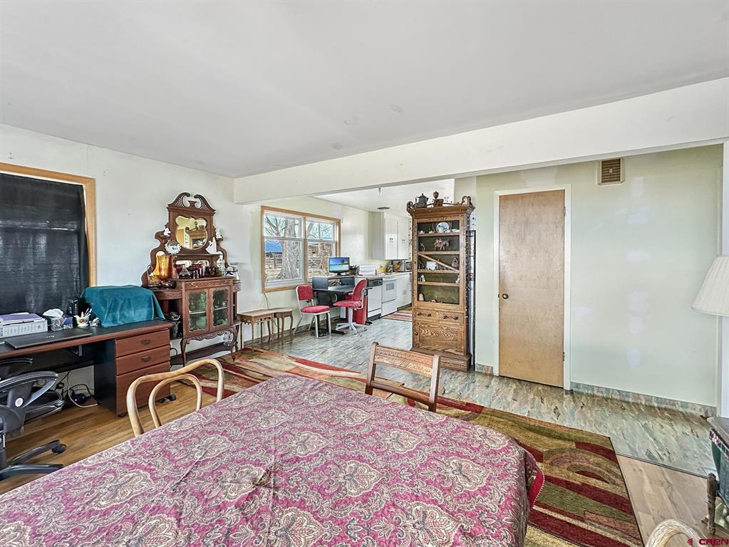 25593 North Road Property Photo 14