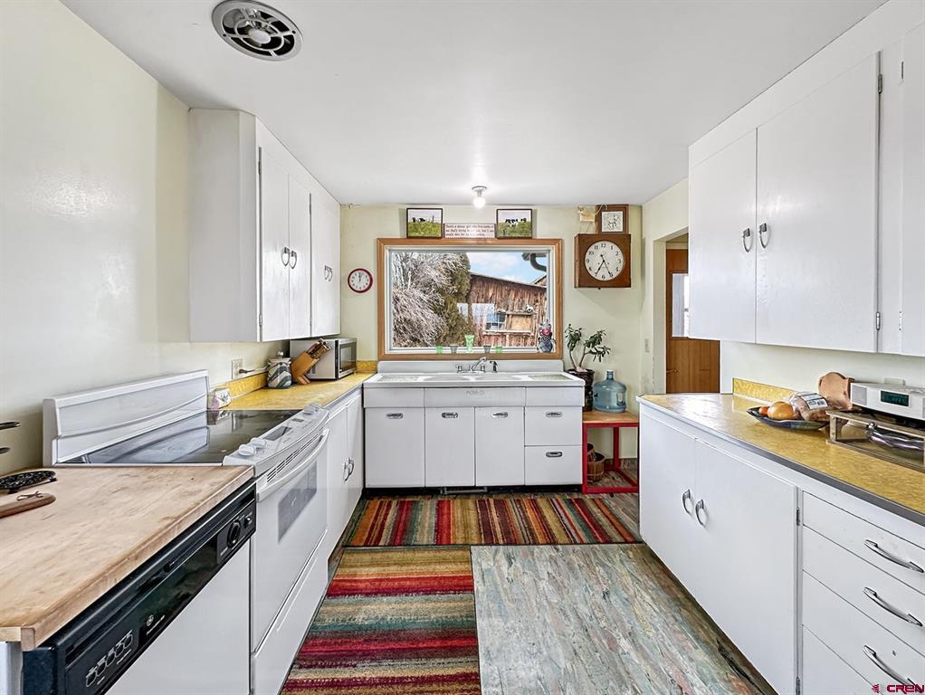 25593 North Road Property Photo 15