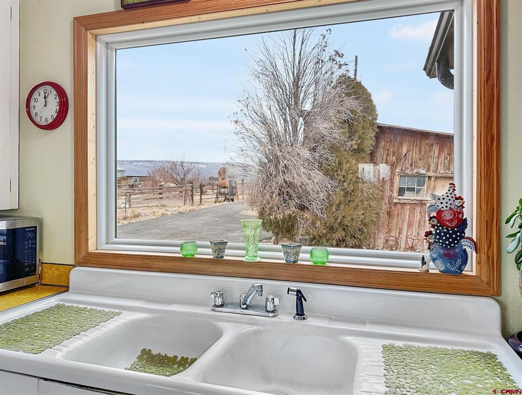 25593 North Road Property Photo 17