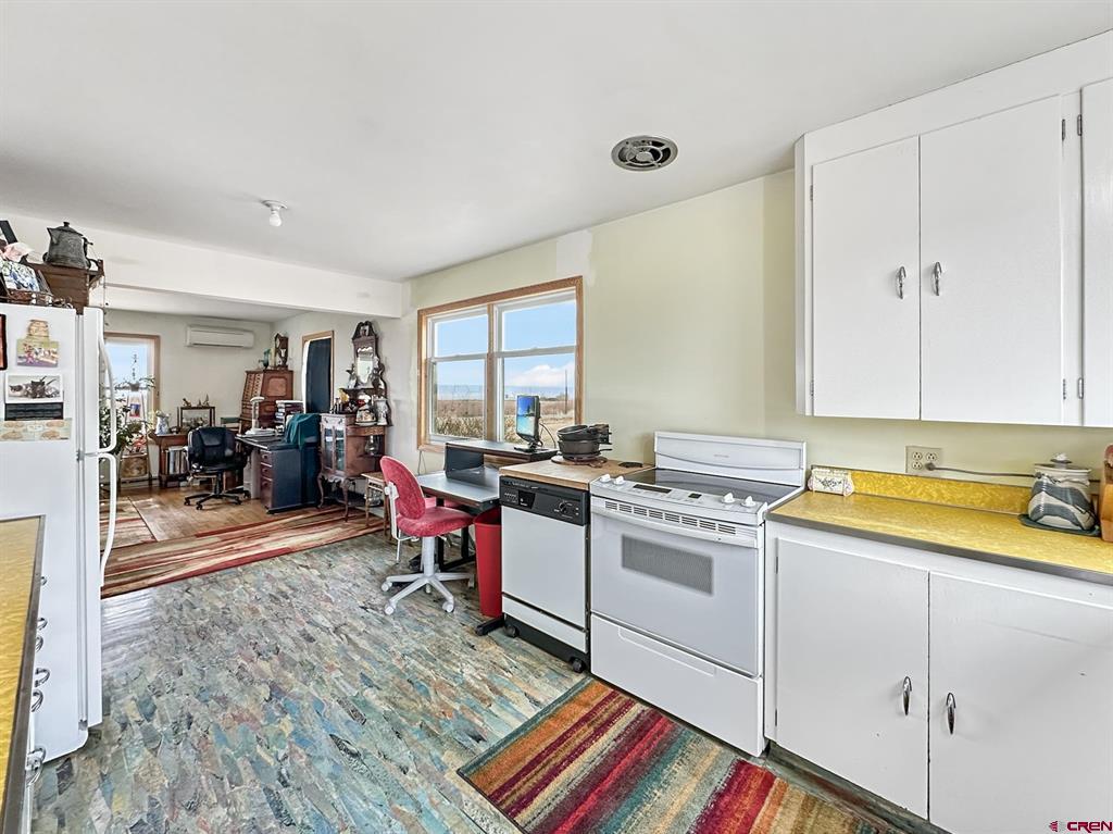 25593 North Road Property Photo 18