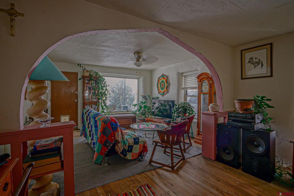 623 W 6th Street Property Photo 3
