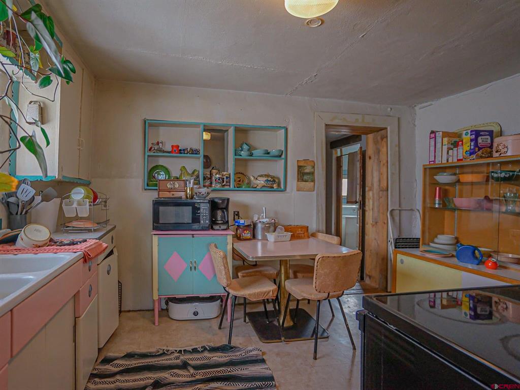 623 W 6th Street Property Photo 7