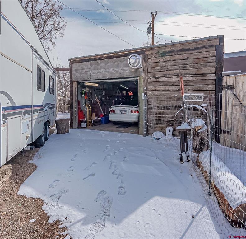623 W 6th Street Property Photo 19
