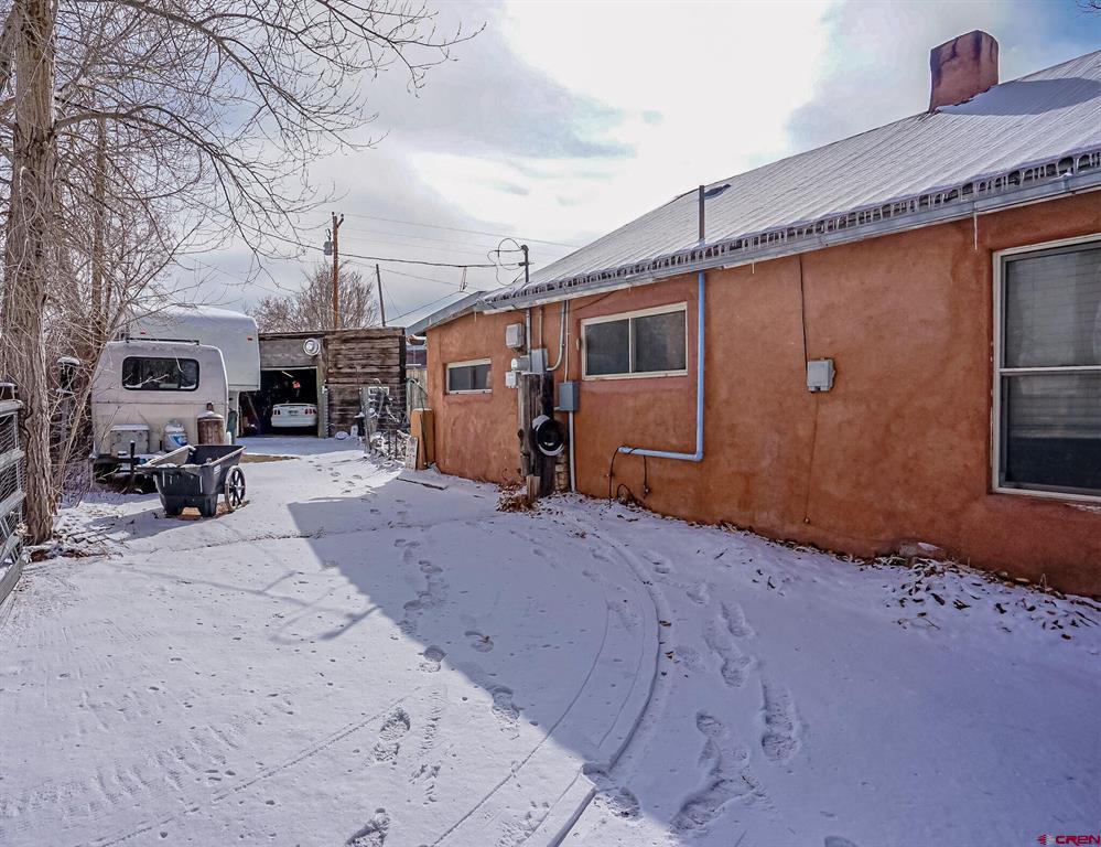 623 W 6th Street Property Photo 23