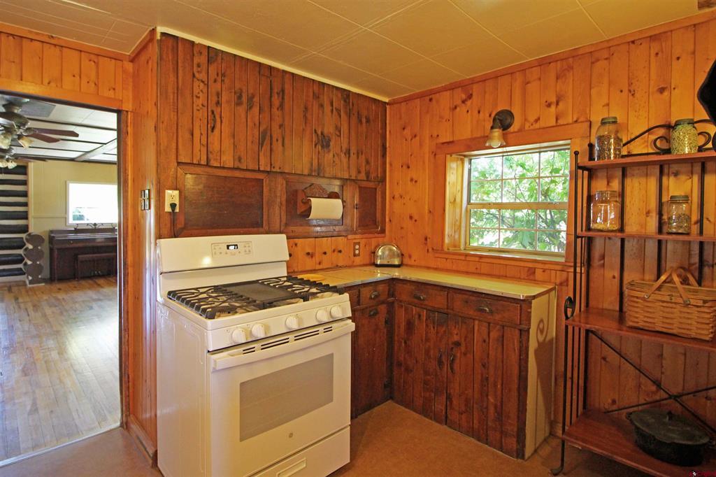 650 W Grand Ave Property Photo 9