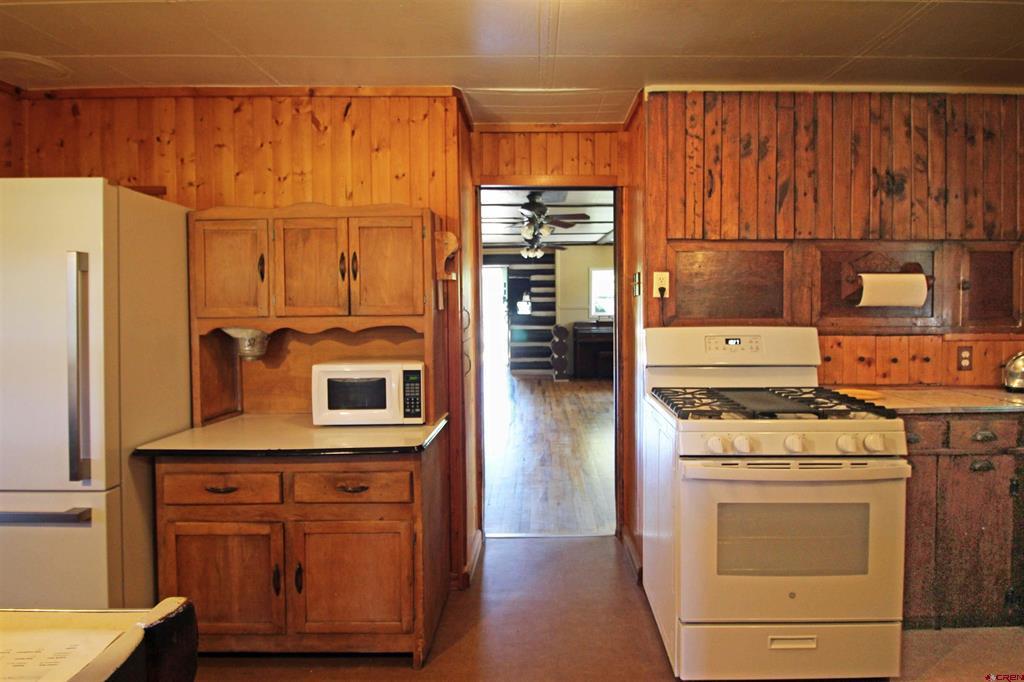 650 W Grand Ave Property Photo 10