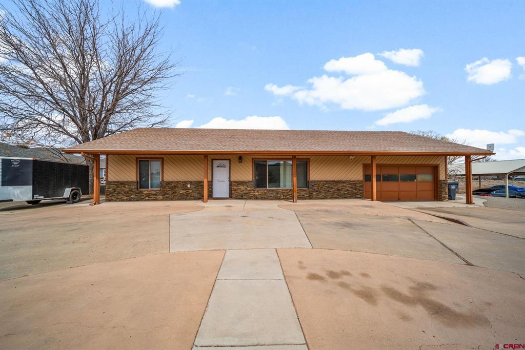 1514 E Montezuma Avenue Property Photo