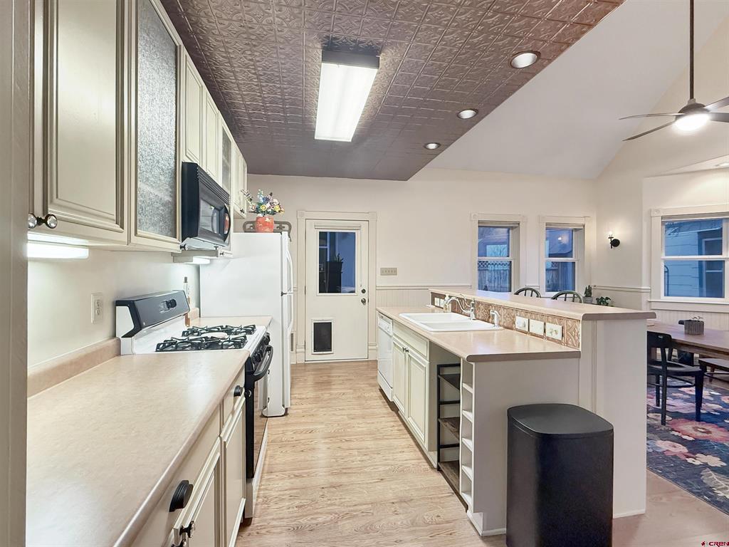 127 Niagara Avenue Property Photo 7