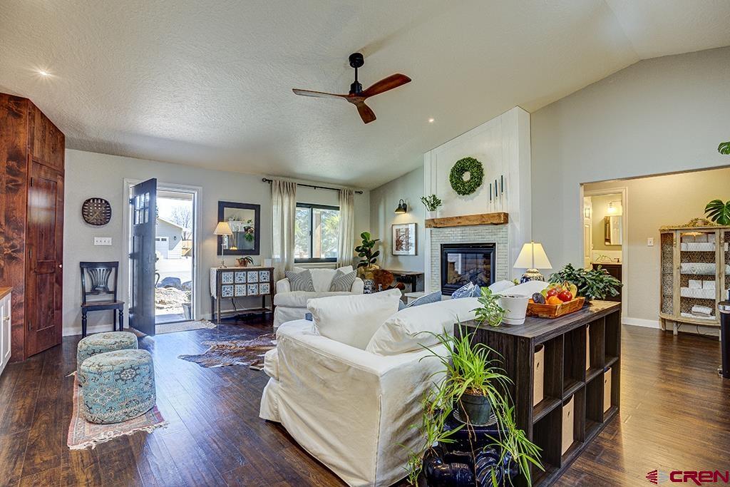 407 Colorado Street Street Property Photo
