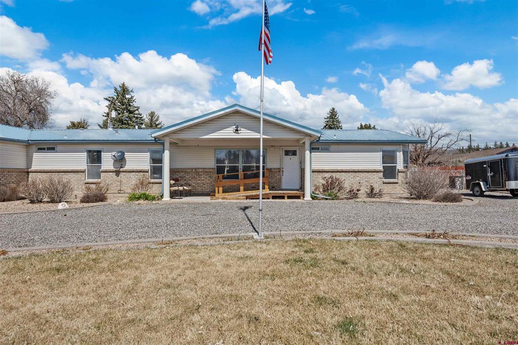 180 SE Frontier Avenue Property Photo 1