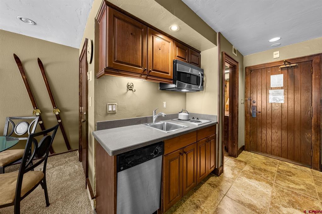314 N Tamarron Drive Property Photo 3