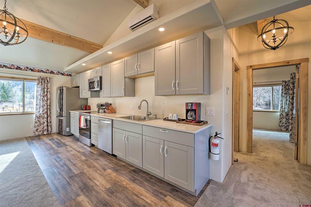 1503 Oak Street Property Photo 12