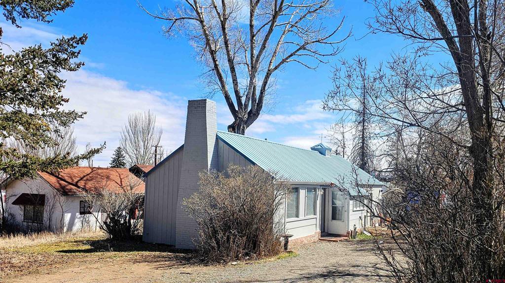 870 Columbia Avenue Property Photo 1