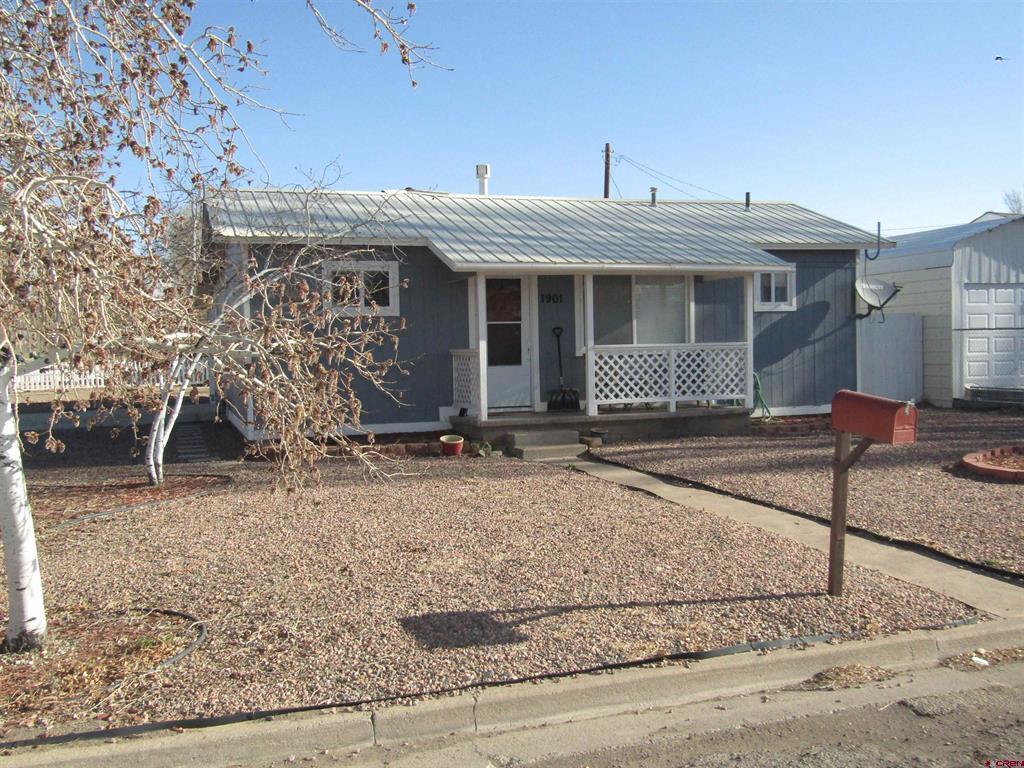 1901 Huxley Avenue Property Photo 1