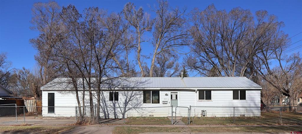 1001 Denver Avenue Property Photo