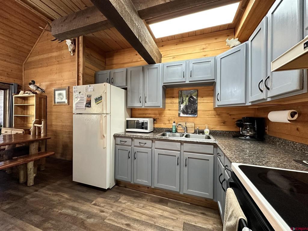 1415 And 1425 N Highway 149 Property Photo 32
