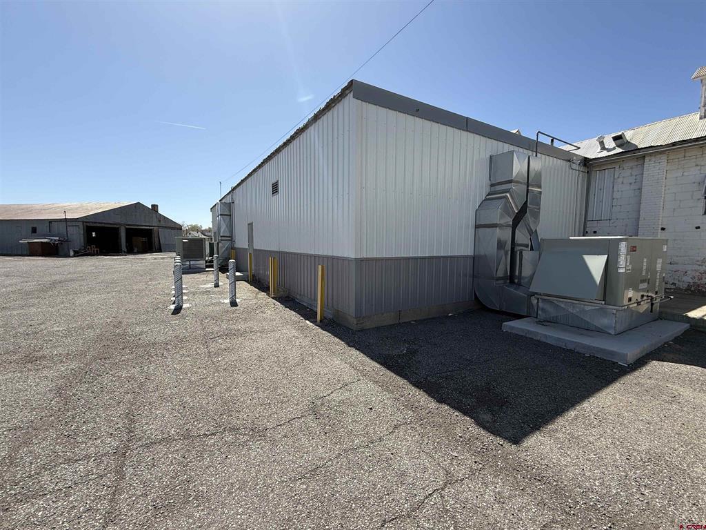 430 W 8th Street, Building 13 Property Photo 4