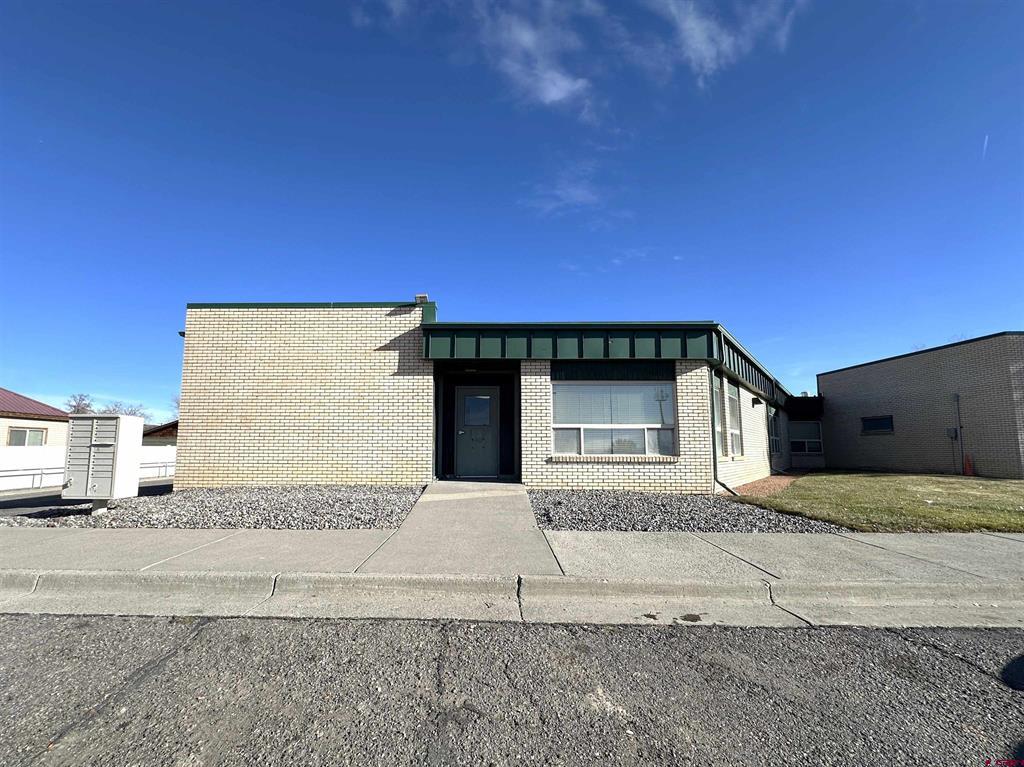 300 N Cascade Avenue Property Photo 1