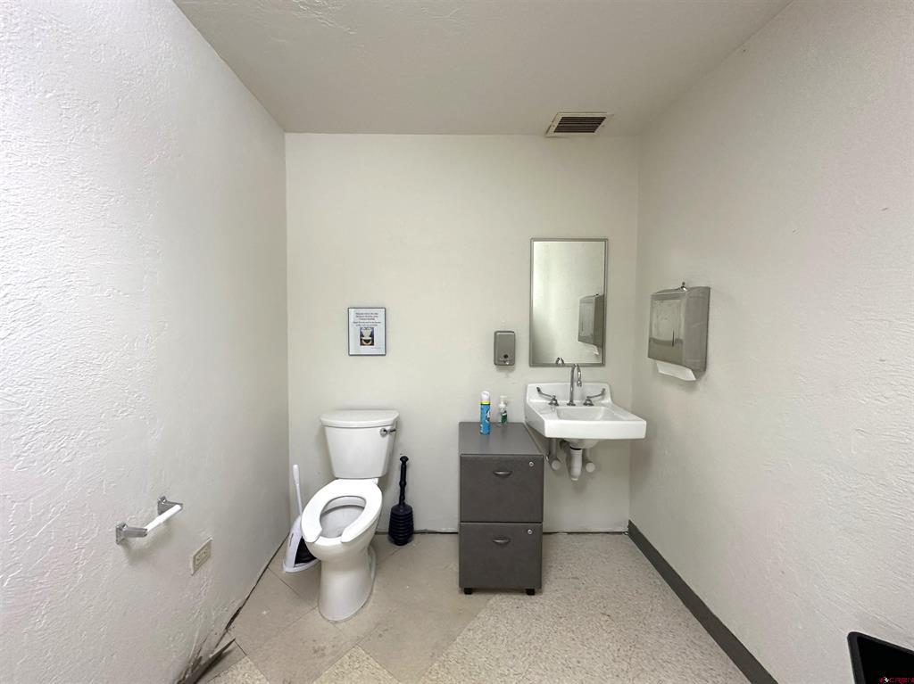 300 N Cascade Avenue Property Photo 10