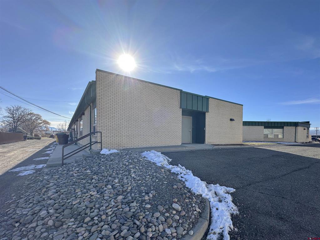 300 N Cascade Avenue Property Photo 1